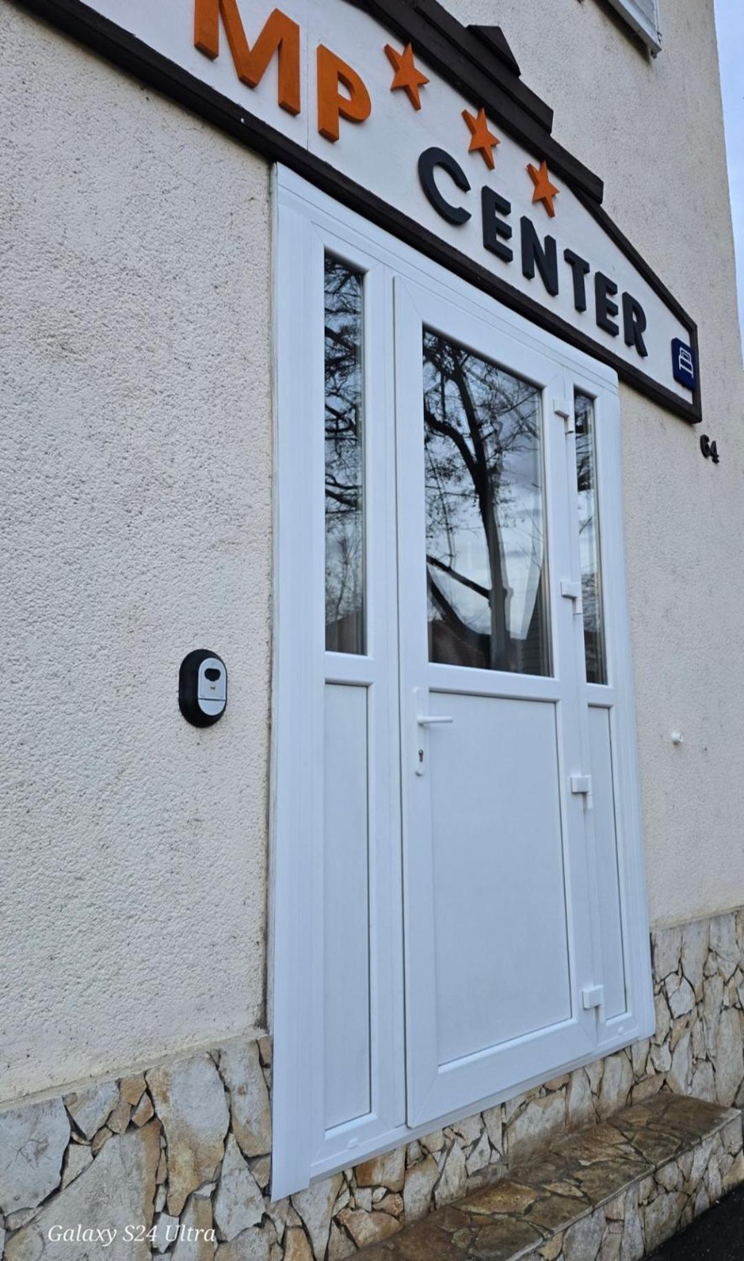 Mp Center Maganszallas Miskolc Eksteriør billede